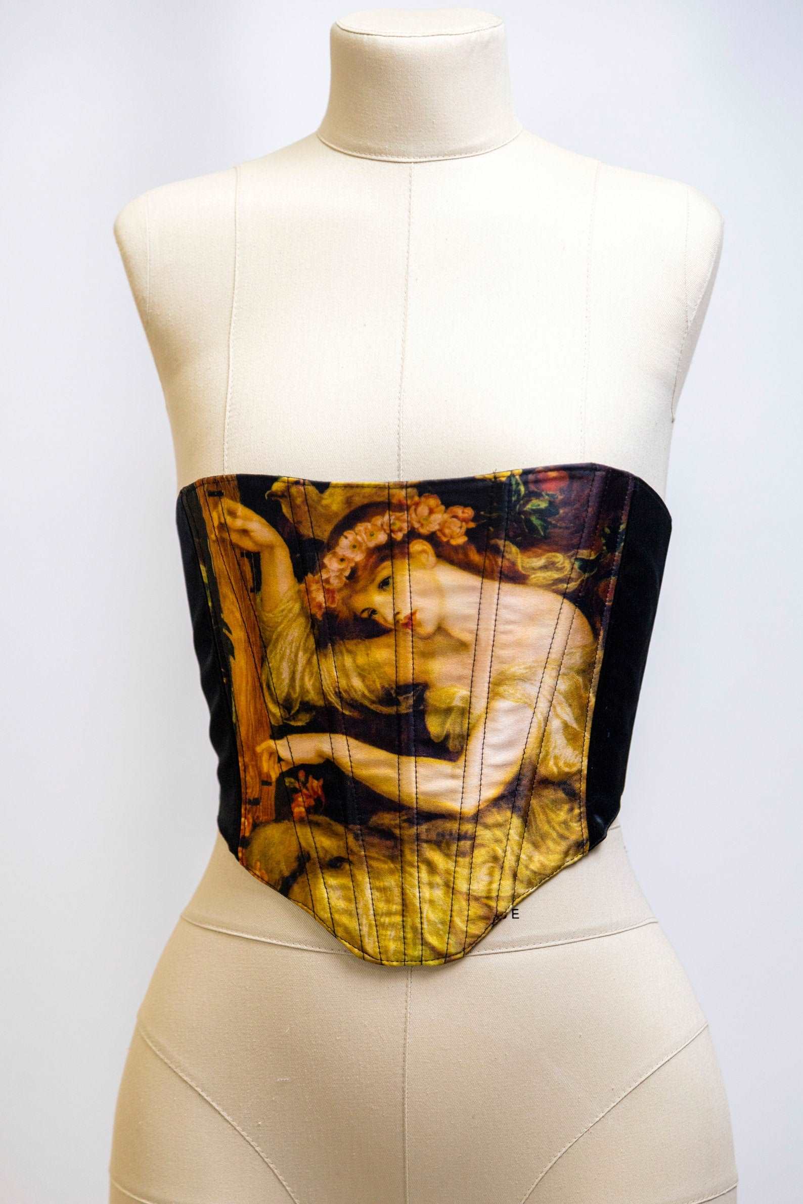 Historical Charm - Renaissance Fashion Accessory