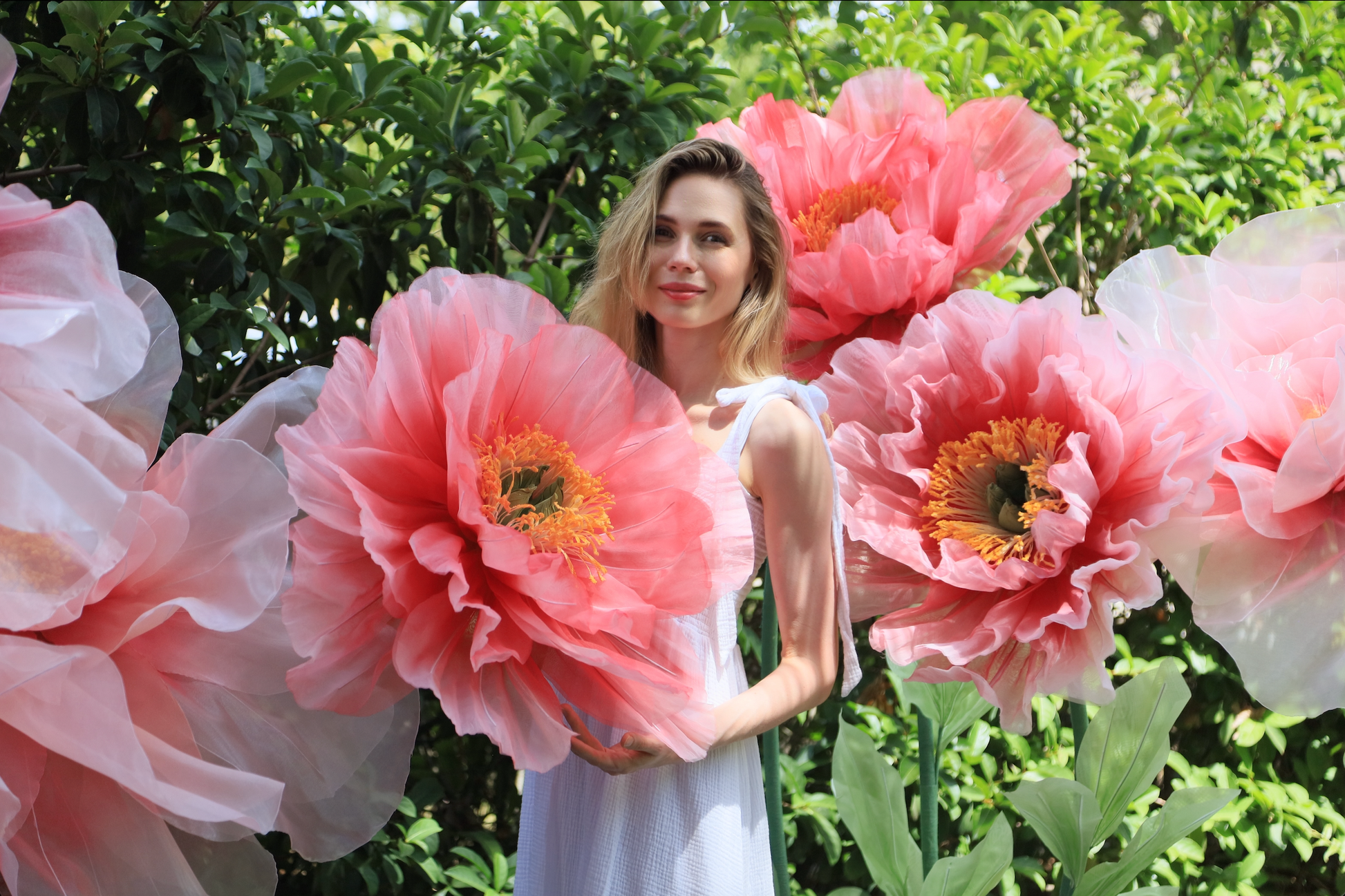 Free standing giant flowers decor for events