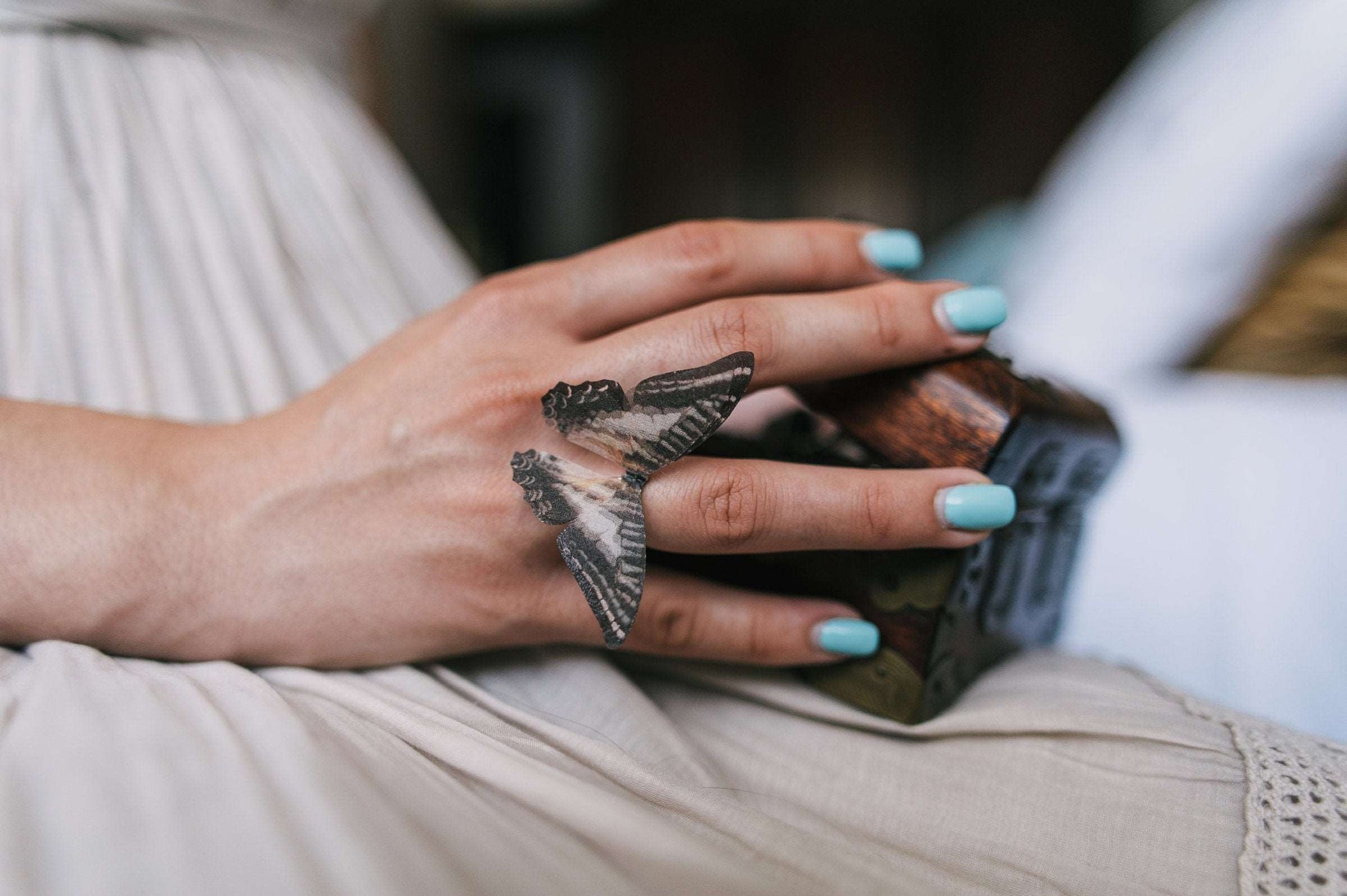 Nature-inspired statement rings with faux silk butterfly