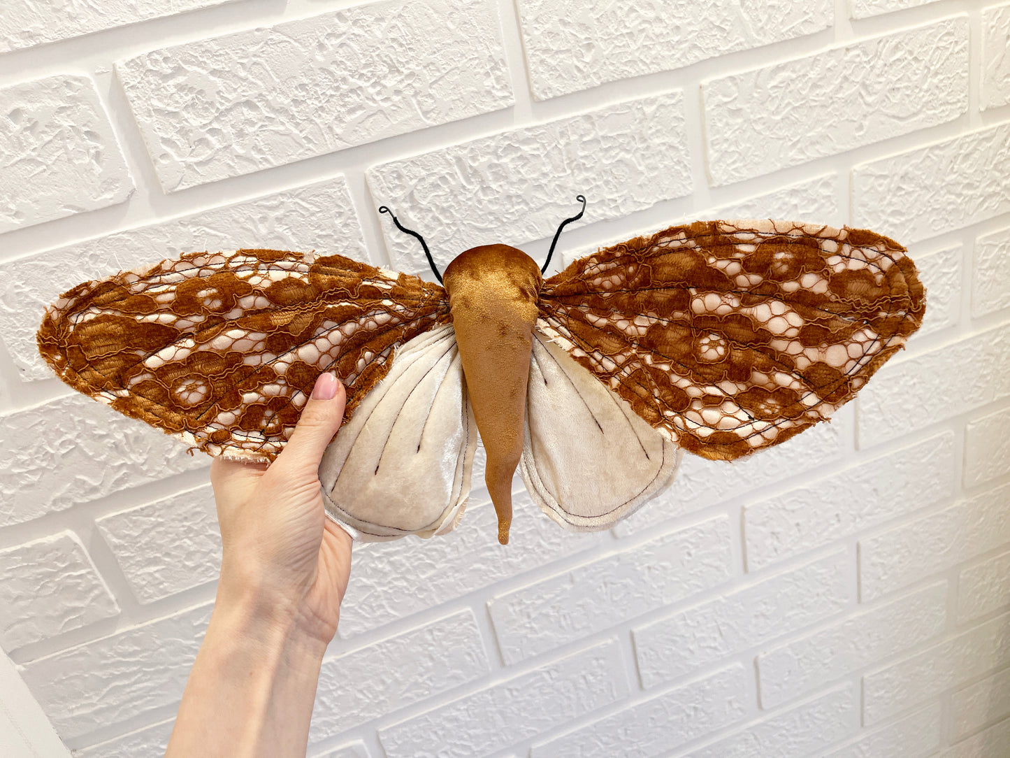 Polilla de escultura suave textil para decoración del hogar 